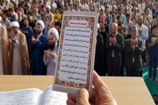 اقامه نماز عید سعید فطر به امامت امام جمعه سرپل‌ذهاب در حرم احمدابن اسحاق (ره)
