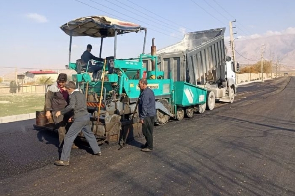 بازدید فرماندار شهرستان سرپل ذهاب از روند اجرای آسفالت روستای سرباغ گلین بخش قلعه شاهین با اعتبار بیش از یک میلیارد تومان انجام شد