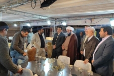 بازدید مسئولین سرپل‌ذهاب از نمایشگاه اقتصاد مقاومتی مبلمان و لوستر شهرستان