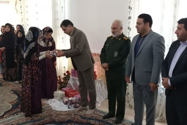 از مادران شهید و بانوان روستای دول الیاس بخش مرکزی سرپل ذهاب تجلیل شد