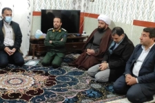 دیدار مسئولین سرپل‌ذهاب با خانواده معظم شهدای شهرستان