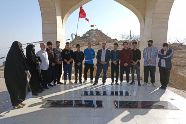 بازدید جمعی از فرزندان شهدا و ایثارگران از یادمان شهدای بازی دراز