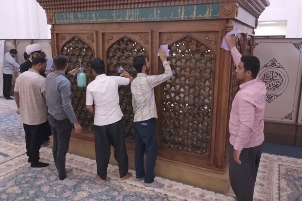 غبار روبی حرم مطهر احمد ابن اسحاق (ره) بمناسبت دهه کرامت