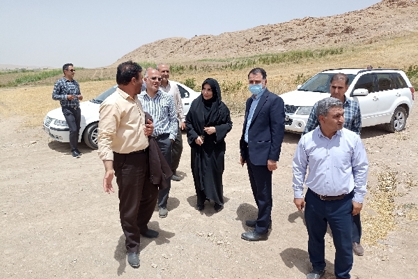 بازدید مسئولین استانی و شهرستانی از زمین‌های پیشنهادی برای اجرای طرح نهضت ملی‌مسکن در سرپل ذهاب