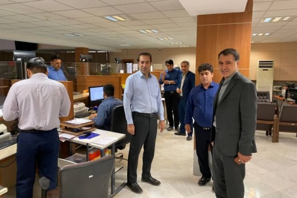 بازدید سرزده فرماندار سرپل ذهاب از ادارات و بانک های شهرستان