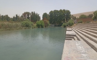 لایروبی استخر روباز چشمه سرابگرم برای استفاده جوانان شهرستان