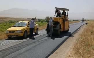 آغاز عملیات آسفالت و بهسازی راه روستای پِس پِس در بخش مرکزی شهرستان سرپل ذهاب
