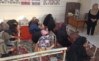 بازدید فرماندار سرپل ذهاب از کارگاه آموزشی پیشرفته فرش بافی در شهرستان