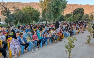 حضور تماشاخانه سیار کانون پرورش فکری در شهرستان سرپل ذهاب