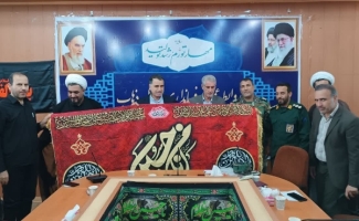 اهداء پرچم اباعبدالله الحسین (ع) به ستاد اربعین و مردم شهرستان سرپل‌ذهاب