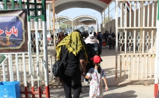 تردد زائرین اباعبدالله الحسین علیه السلام در سه روز مانده به اربعین حسینی همچنان از مرز خسروی به صورت کاملا روان ادامه دارد.