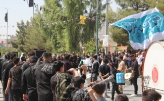 عزاداری جاماندگان کربلا در سرپل‌ذهاب / آسمان شهر در روز اربعین حسینی غرق در ماتم شد
