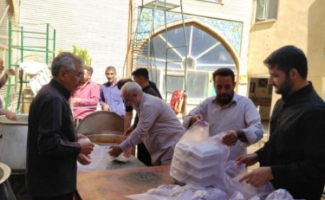 پخت و توزیع ۲هزار پرس غذای گرم دربین نیازمندان شهرستان