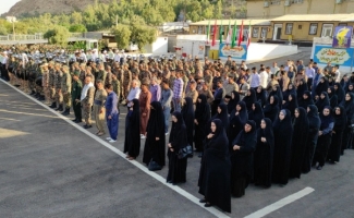 مراسم صبحگاه مشترک نیروهای نظامی به مناسبت هفته دفاع مقدس در سرپل ذهاب
