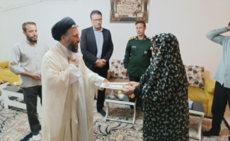 دیدار امام جمعه و مسئولین شهرستان سرپلذهاب با خانواده معظم شهدا