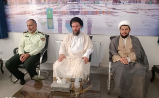 دیدار فرماندهی انتظامی سرپل‌ذهاب با امام جمعه شهرستان به مناسبت هفته ناجا