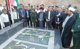 غبارروبی مزار شهدای گمنام شهرستان سرپلذهاب  به مناسبت هفته پدافند غیرعامل