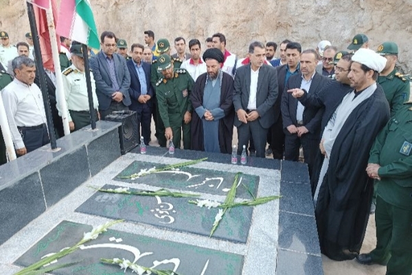 غبارروبی مزار شهدای گمنام شهرستان سرپلذهاب  به مناسبت هفته پدافند غیرعامل