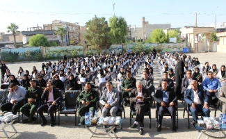 مراسم نواخته شدن زنگ مبارزه با استکبار در مدارس سرپل‌ذهاب برگزار شد