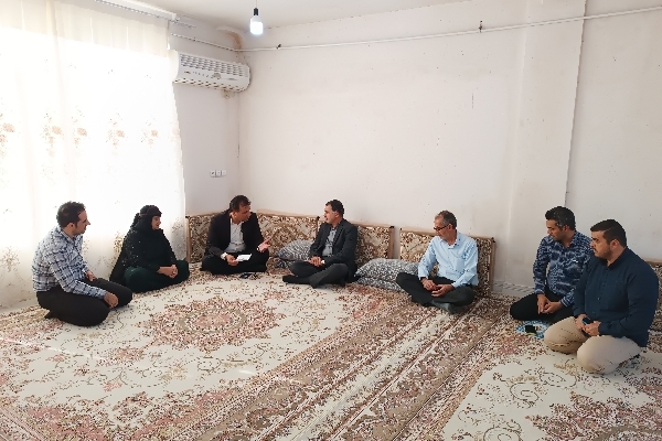 دیدار مسئولین سرپل‌ذهاب با خانواده شهداء شهرستان با هدف ترویج فرهنگ ایثار و مقاومت در جامعه