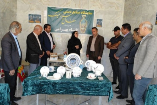 افتتاح نمایشگاه سفال و سرامیک بانوی هنرمند سرپل ذهاب با حضور مسئولین شهرستان