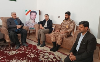 مسئولان سرپل ذهاب با خانواده شهید والامقام تکاور سامان پادام دیدار کردند