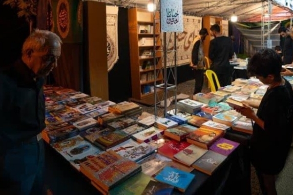 هیأتی که 7 سال است کتاب به مخاطبان خود معرفی می‌کند