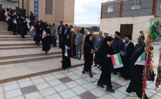 اولین گروه از راهیان نور دانش‌آموزی سرپل ذهاب به مناطق عملیاتی غرب اعزام شدند