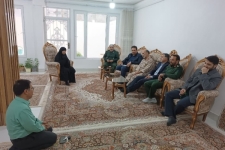 مسئولان سرپل ذهاب و قرارگاه نجف اشرف نیروی زمینی سپاه از خانواده ۵ شهید شهرستان تجلیل و قدردانی بعمل آوردند