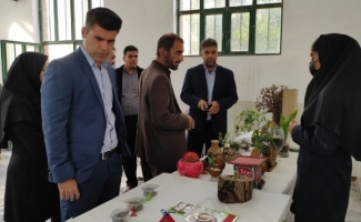 برگزاری نمایشگاه دست سازه های دانش آموزان سرپل ذهابی به مناسبت هفته پژوهش