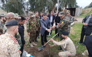 کاشت ۱۰۰ اصله نهال در محوطه تیپ ۴۱ شهید آبشناسان ارومیه مستقر در شهرستان مرزی سرپل ذهاب