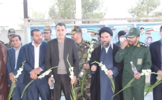 مزار گلزار شهدای شهرستان سرپل‌ذهاب غباروبی و عطرافشانی شد