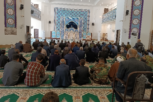 آمادگی مومنین برای حضور در میعادگاه عاشقان در روز آدینه