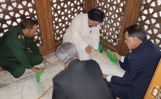 غبارروبی و عطرافشانی حرم احمدابن‌اسحاق (ره) در سرپل‌ذهاب انجام شد