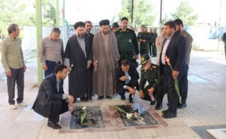 گلباران مزار شهدای شهرستان سرپل‌ذهاب بمناسبت گرامیداشت هفته عقیدتی سیاسی در سپاه و بسیج
