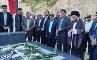 میهمانی لاله‌ها در گلزار شهدای شهرستان سرپل‌ذهاب