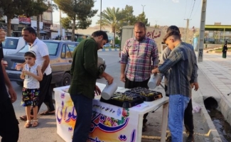 برپایی ایستگاه صلواتی بمناسبت عید غدیر خم به همت مرکز افق در جوار بقعه متبرکه حضرت احمد ابن اسحاق (ره) سرپل‌ذهاب