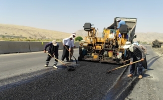 آغاز ترمیم آسفالت کمربندی سرپل‌ذهاب به قصرشیرین