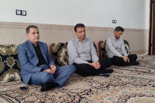 خانواده شهداء و جانباز عملیات «مرصاد» در سرپل ذهاب تجلیل شدند