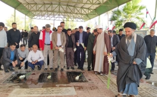 گلزار شهدای سرپل‌ذهاب به مناسبت هفته دولت غبار روبی شد