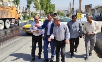بازدید مسئولین شهر سرپل‌ذهاب از روند اجرای عملیات آسفالت در سطح شهرستان