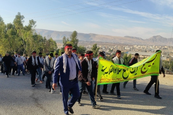 همایش کوهپیمایی دانش آموزان همزمان با هفته بسیج دانش آموزی در سرپل‌ذهاب برگزار شد