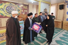 مراسم اهدای هدیه به ۲۵ نفر از زوج‌های جوان بسیجیدر سرپل‌ذهاب