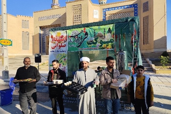 به مناسبت فرا رسیدن ولادت با سعادت حضرت امام علی  (ع) و روز پدر ایستگاه صلواتی در سرپل‌ذهاب  برپا شد .