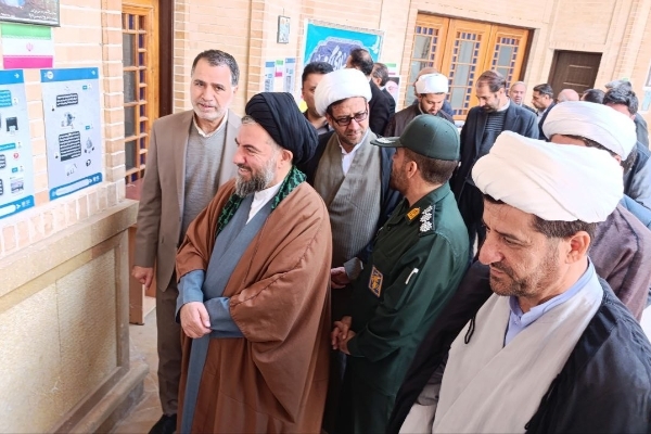 برپایی نمایشگاه عکس بمناسبت دهه فجر در سرپل ذهاب