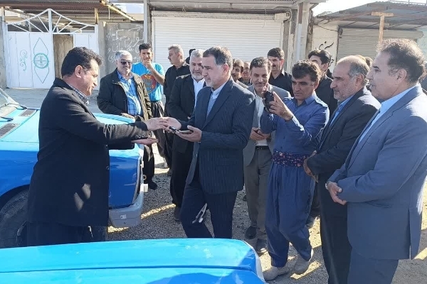 واگذاری سه دستگاه خودروی نیسان کامیونت به دهیاری های بخش دشت‌ذهاب