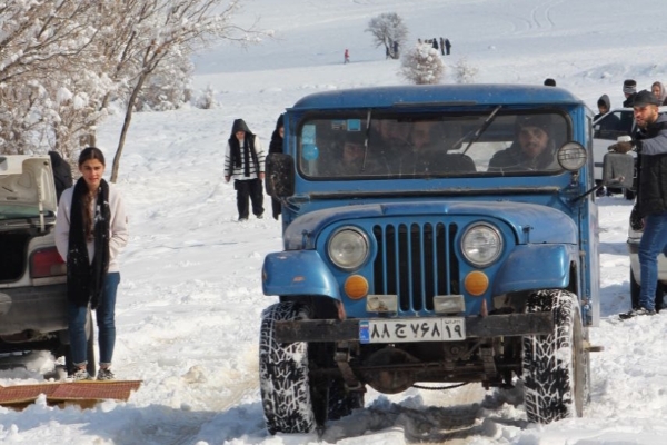 شادی مردم بعد از بارش برف در سرمیل دالاهو