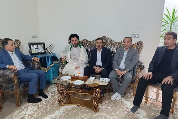 دیدار مسئولان سرپل‌ذهاب با خانواده معظم شهداء