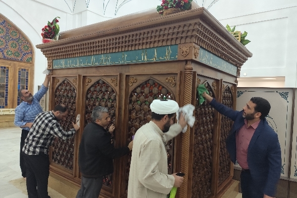 غبار روبی حرم احمد ابن اسحاق ( ره) و مساجد سرپل‌ذهاب