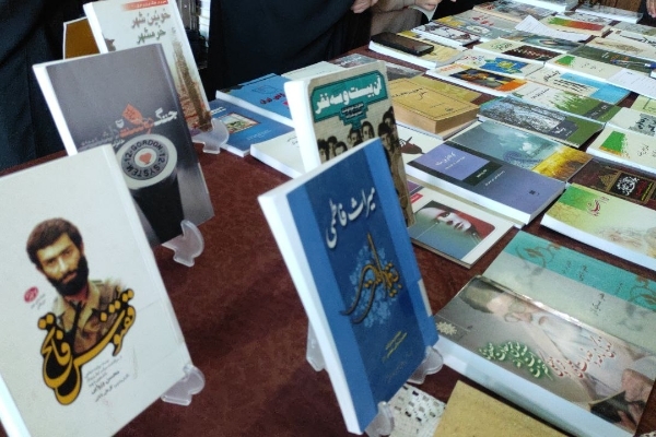 برگزاری نمایشگاه اهدای کتاب و میز خدمت در سرپل‌ذهاب